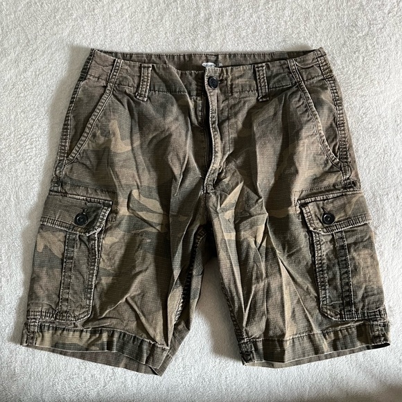 Old Navy Camouflage Cargo Shorts - Picture 1 of 7